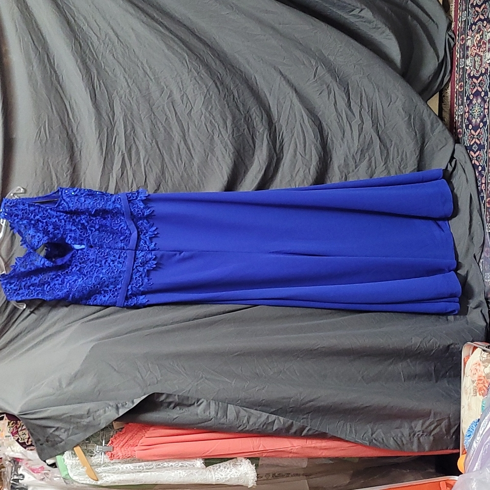 Dress - Picture 3 of 7